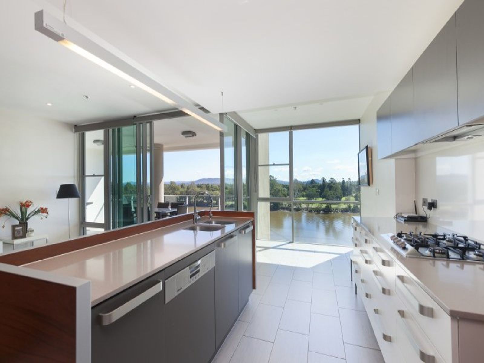 219/205 King Arthur Street, Tennyson, QLD 4105